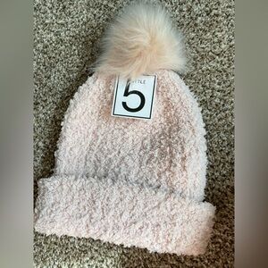 🤎Brand new pink hat! Soft with pompom